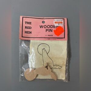 The Red Hen Made in USA Vintage Wooden Pin Kit NEW Howling Wolf Moon Naturecore